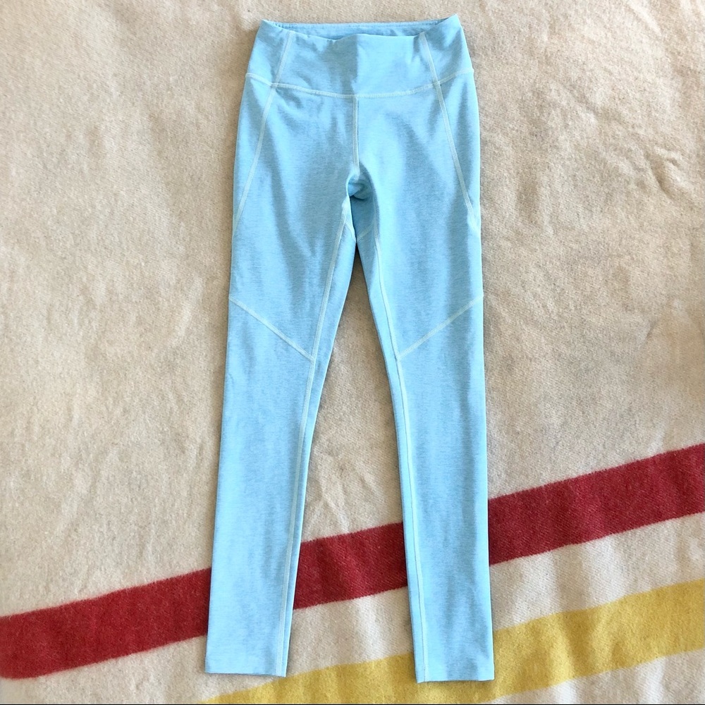 Outdoor voices baby blue 7/8 leggings - Picture 3 of 8
